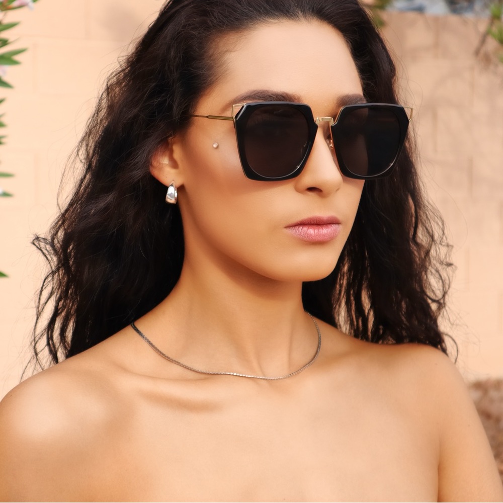SQUARE KAT Retro Tinted Sunglasses, Black Frames and Black Lens